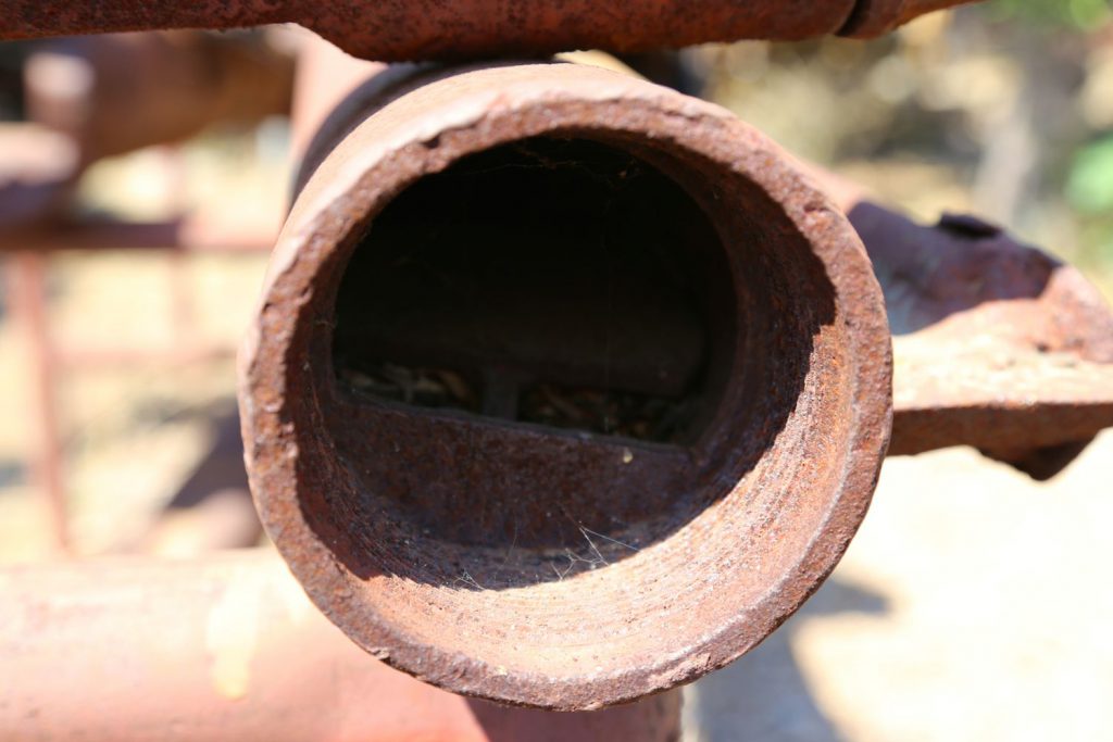 Drill pipe trap door